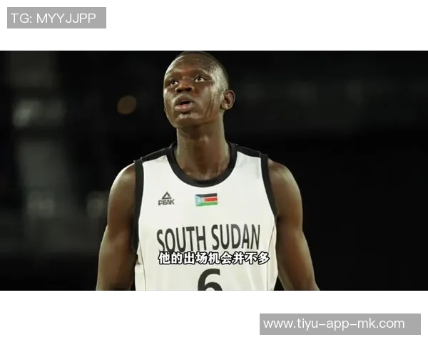 马卢阿奇篮下强势接球转身进攻成功完成21精彩瞬间